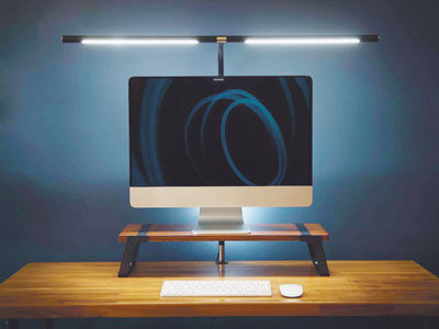 rtt202305_Illum-Desk-Light-01-1200x900